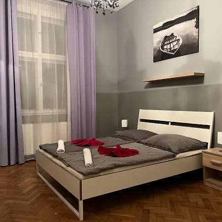 GLOBE Hostel Prague ADULTS ONLY-3